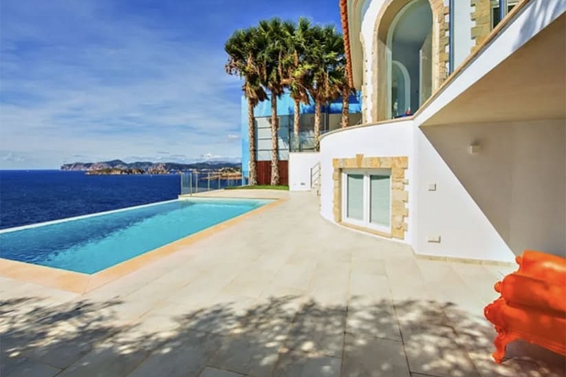 Stunning villa on the first line of the sea in El Toro