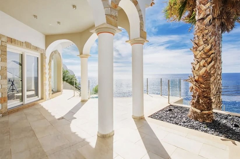 Stunning villa on the first line of the sea in El Toro