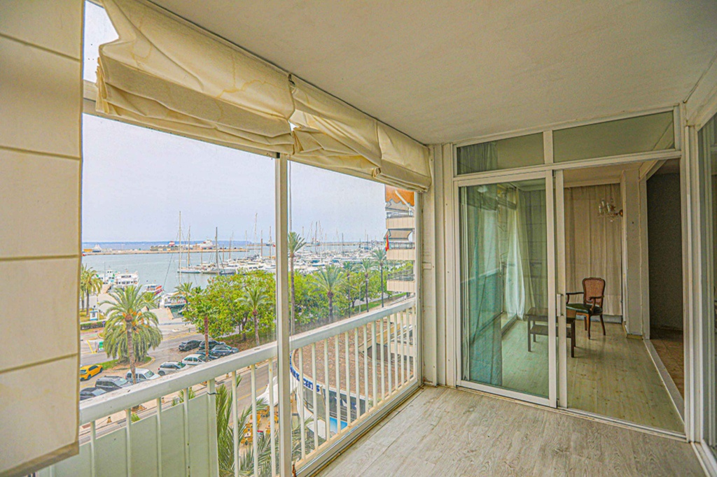 Lovely apartment with fantastic sea views in Palma, Paseo Maritimo