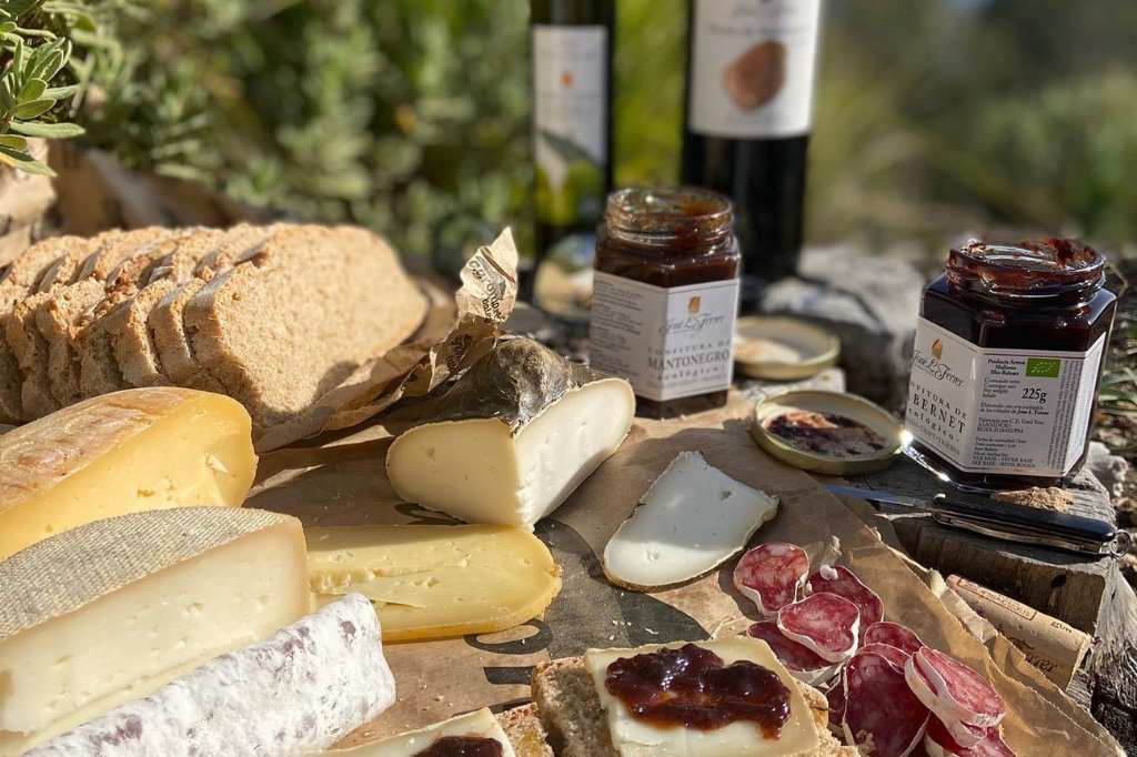Wines, cheeses, sausages are the traditional products of Mallorca