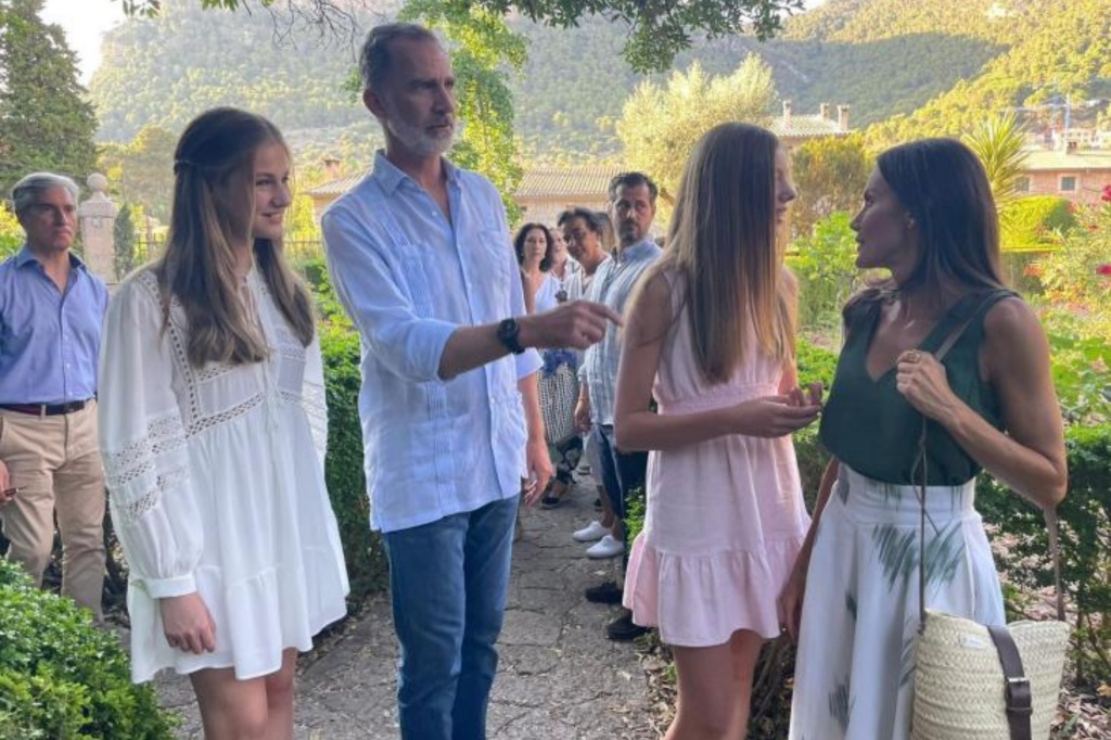 The Spanish royal family in Valldemossa photo by J. Aguirre