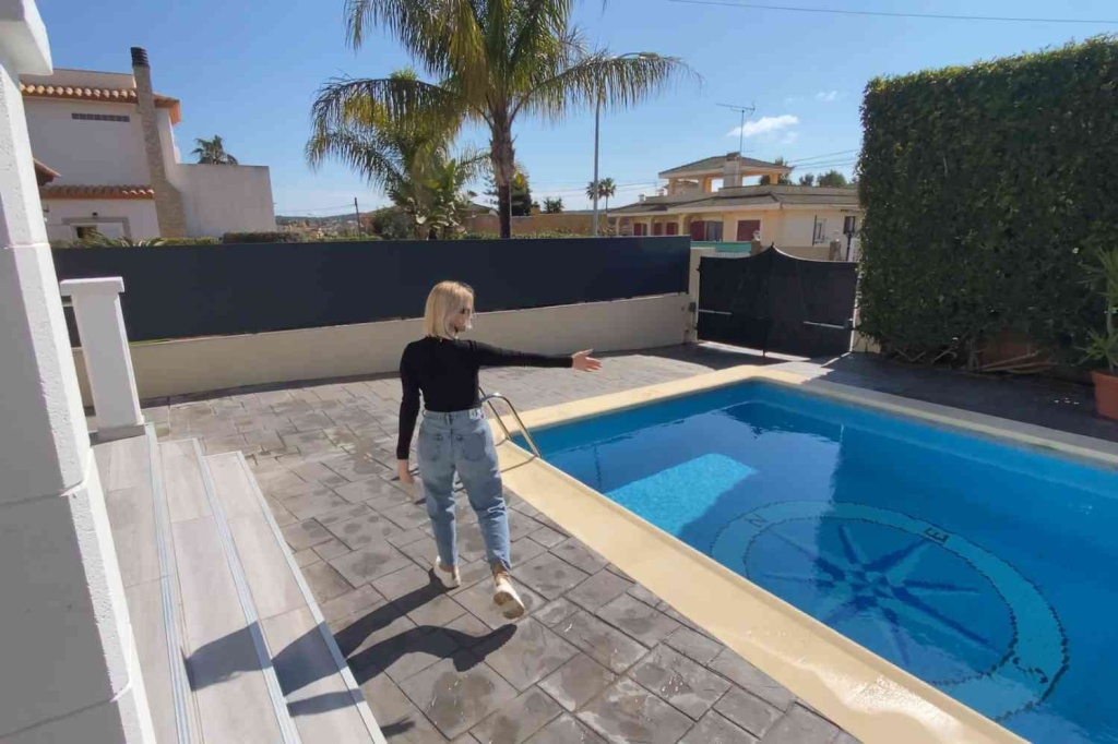 Yes Mallorca Property realtor showing a property in Mallorca