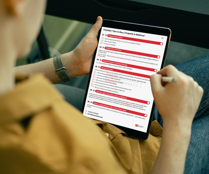 Man fill out checklist on a tablet