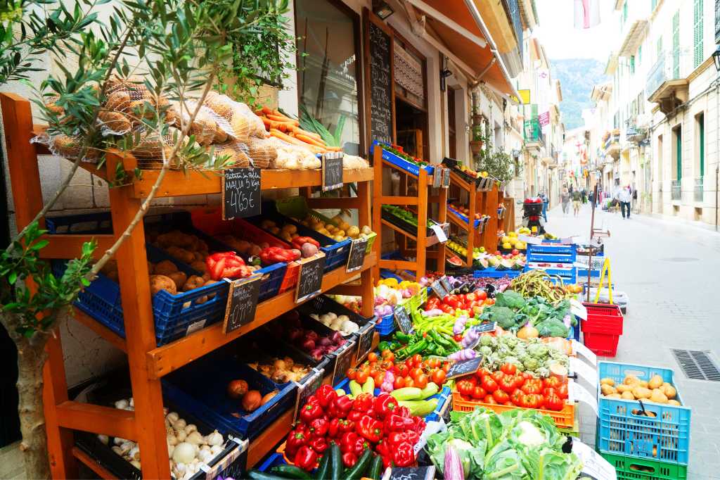 street grocery store in Soller, Mallorca
