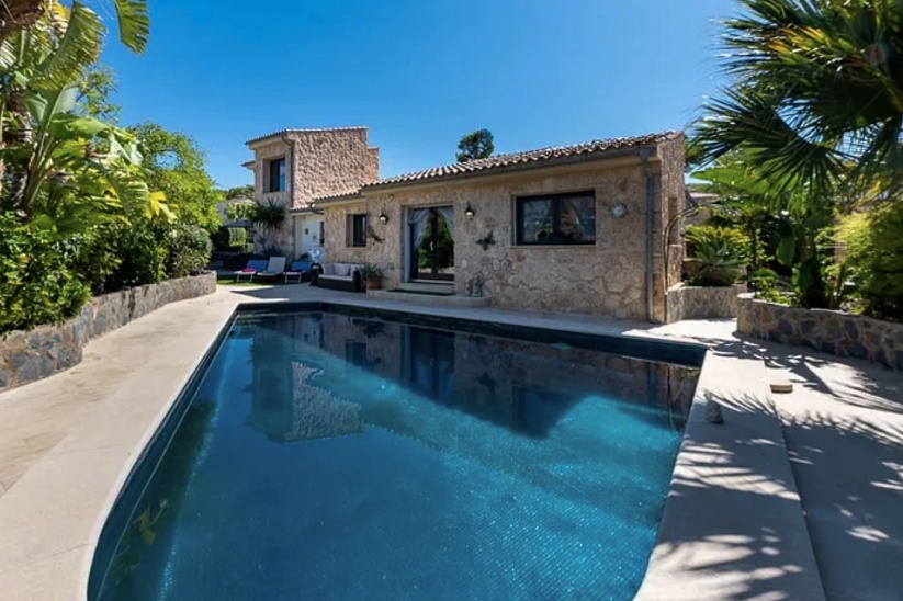 Cozy family villa with garden and pool in El Toro