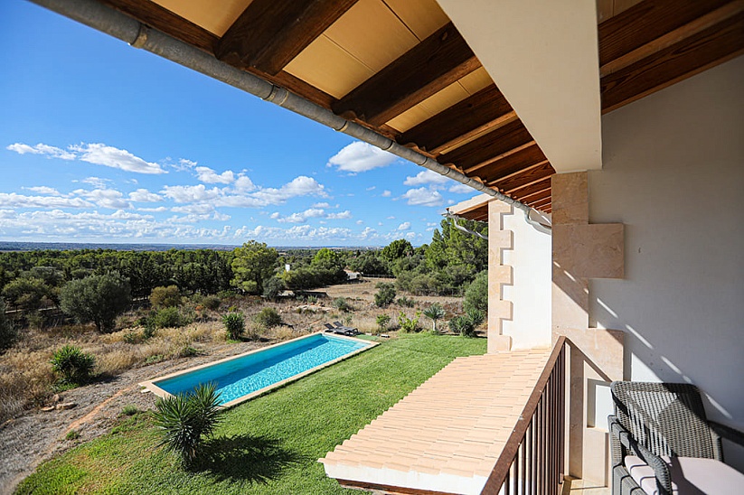 Large family house with swimming pool nearby in Palma, in Puntiro