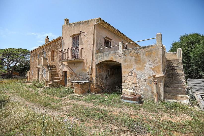 House with a large plot of land for agritourism near Manacor