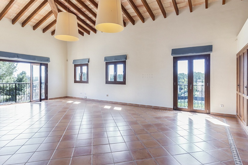 5 bedroom classical style villa for sale in Nova Santa Ponsa
