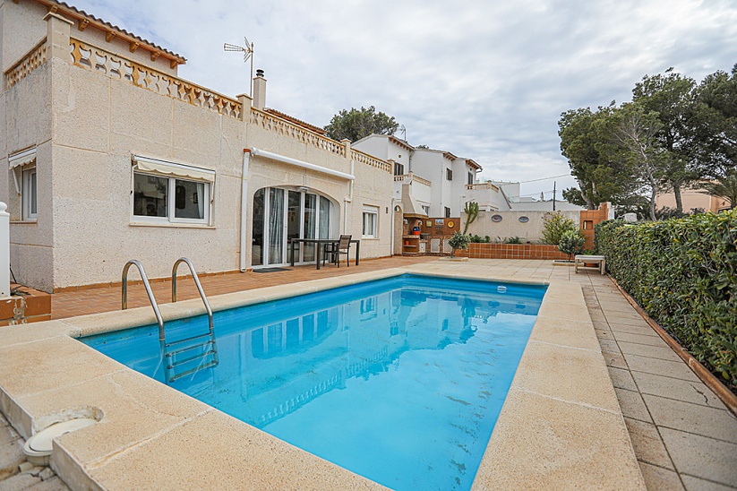 Villa on the first line of the sea in Port Adriano