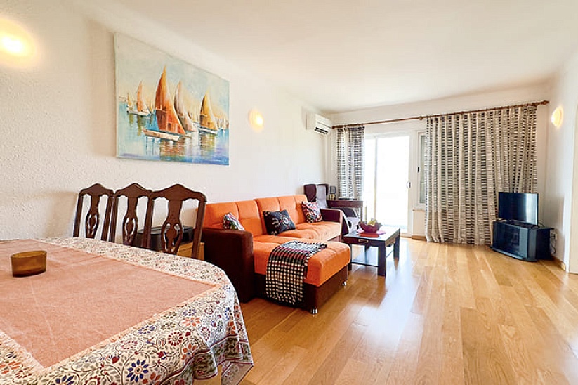 Stunning seafront apartment in Palmanova