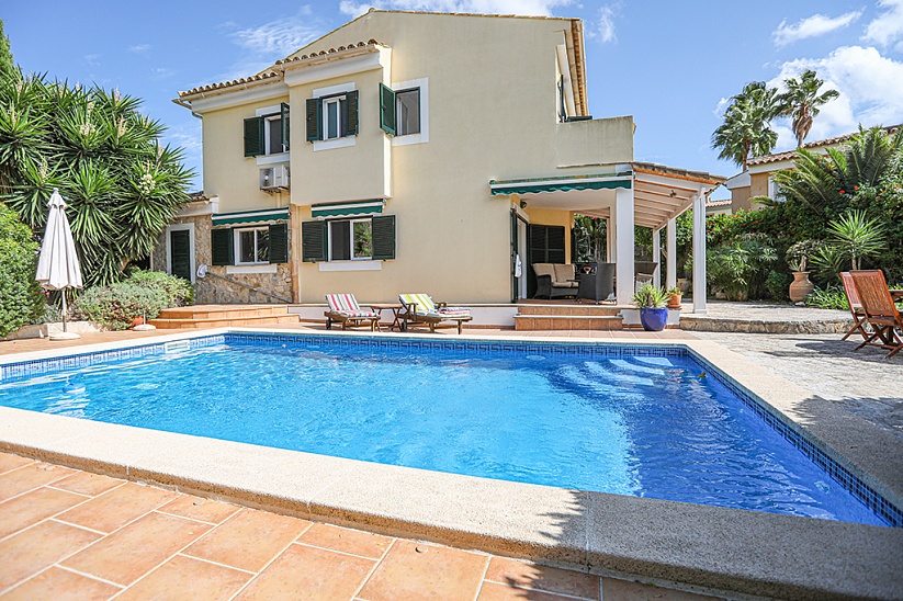 Wonderful villa with garden and pool in Calvia