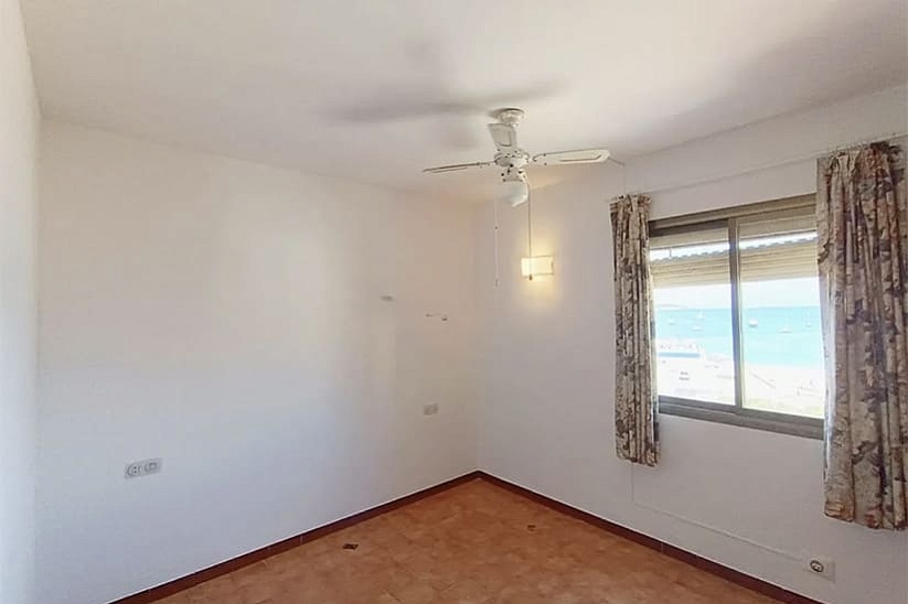 Apartment with sea view for renovation in Palmanova