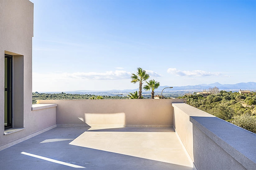 New luxury villa overlooking Palma Bay in Son Gual