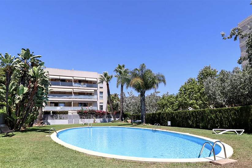 Bright apartment in a premium complex with a swimming pool in Palmanova