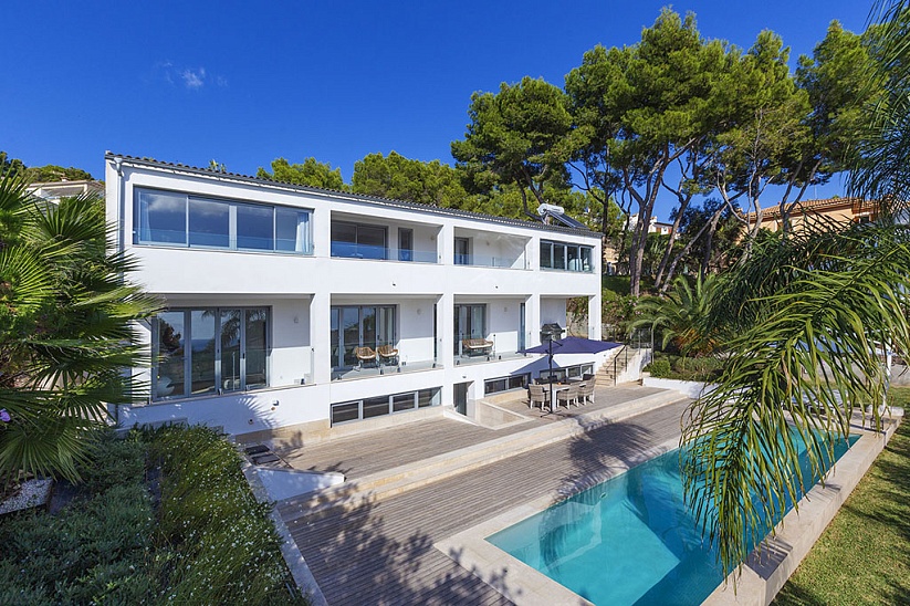 Modern villa with sea views in Costa den Blanes