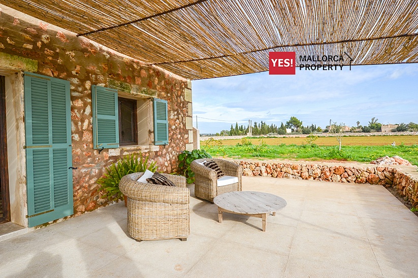 Unique Villa for sale in Campos (Mallorca). Large plot in the property. Living area 400 sq.m