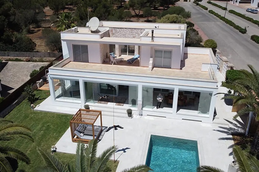 Modern villa with sea views and with tourist license in Cala Dor
