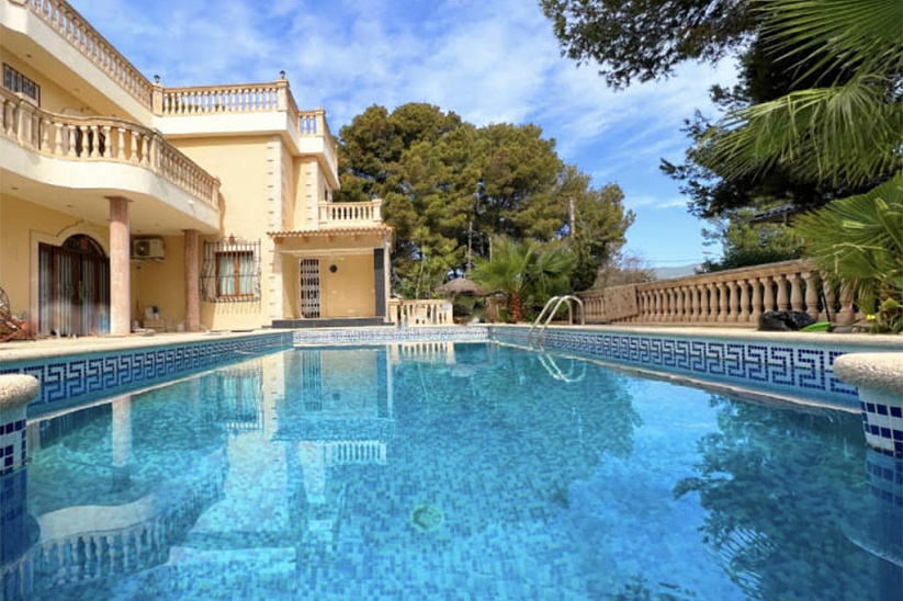Beautiful family villa with garden and pool in Cala Vinyas, Torrenova