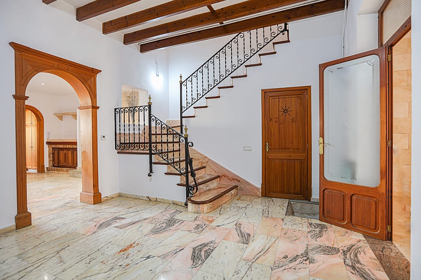 Traditional 4 bedroom house in the center of Llucmajor