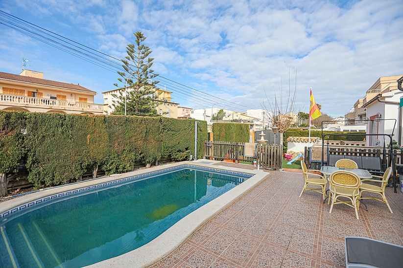 House with pool in the center of Son Ferrer