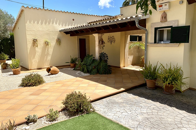 Beautiful family villa with a garden and a pool in an excellent location in Marratxi, Sa Cabaneta