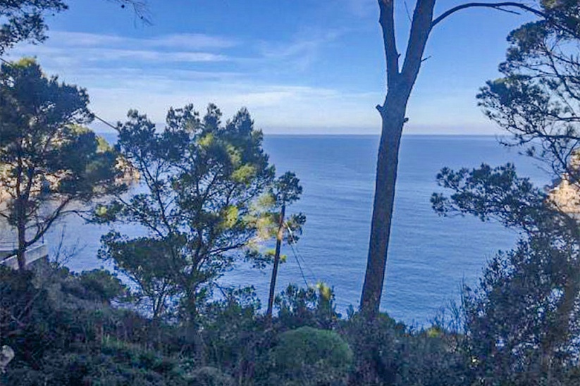 Plot of land with beautiful sea views in Soller
