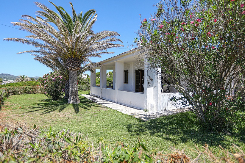 Villa near the beach and overlooking the bay in Porto Colom