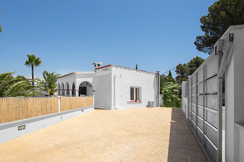 New villa in a modern style in a quiet area in Costa de la Calma