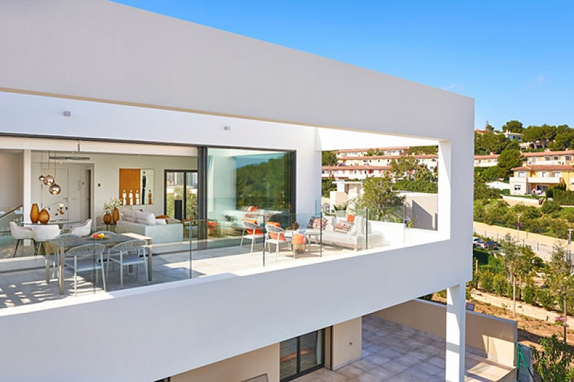 New townhouses in a luxury complex in Cala Viñes