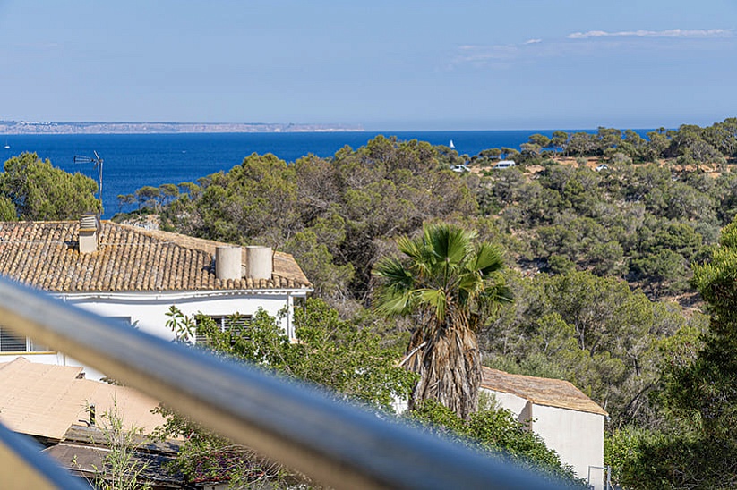 Charming modern apartment with sea views in Sol de Mallorca