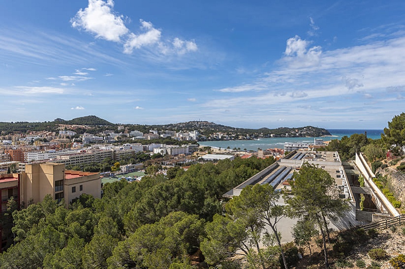 New apartment with garden and panoramic views in Santa Ponsa