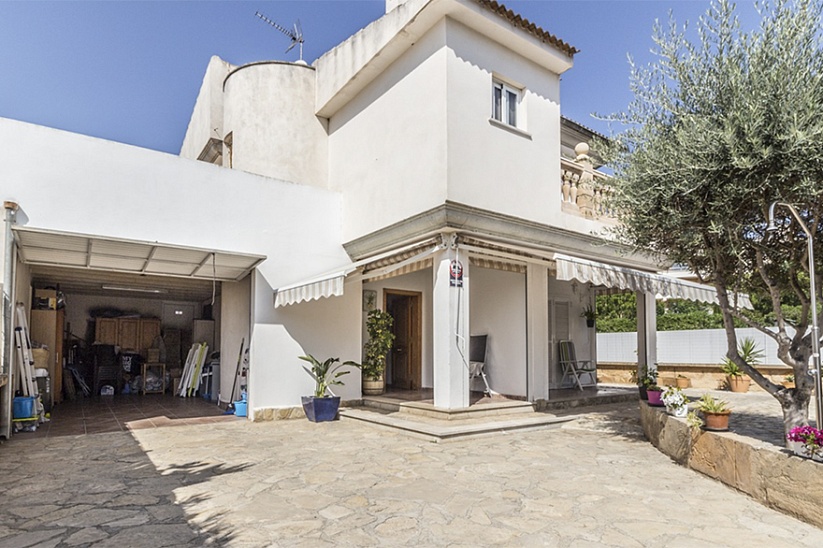 4 bedroom villa with two apartments close to the beach at Playa de Muro