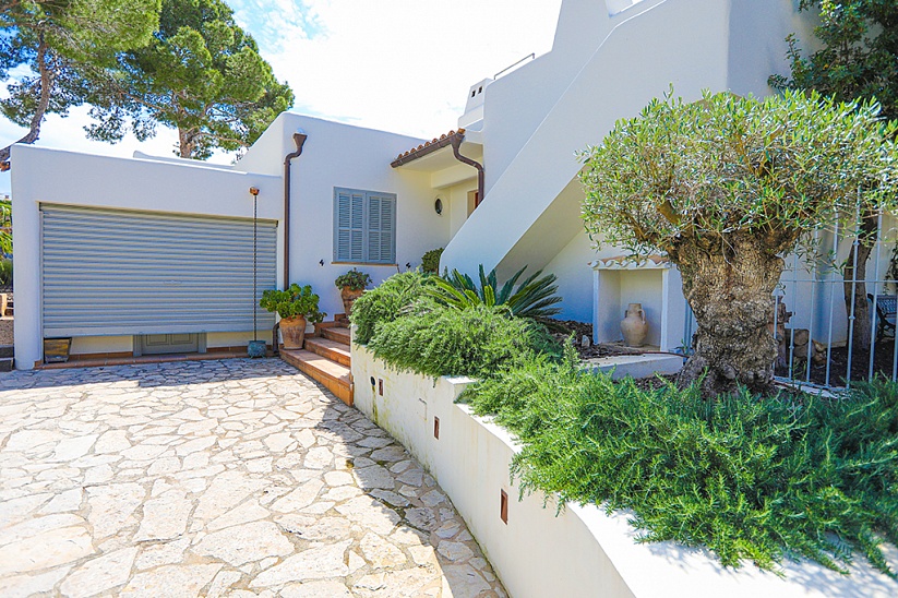 3 bedroom villa with garden and pool in Paguera