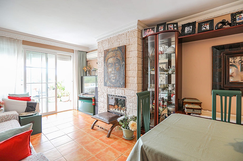 Attractive 3 bedroom apartment with sea views in Santa Ponsa