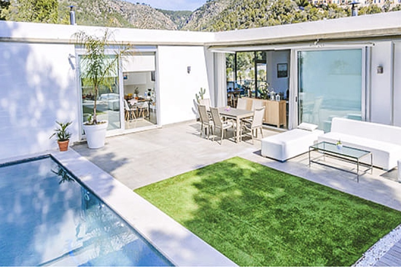 Modern villa with pool in Costa den Blanes