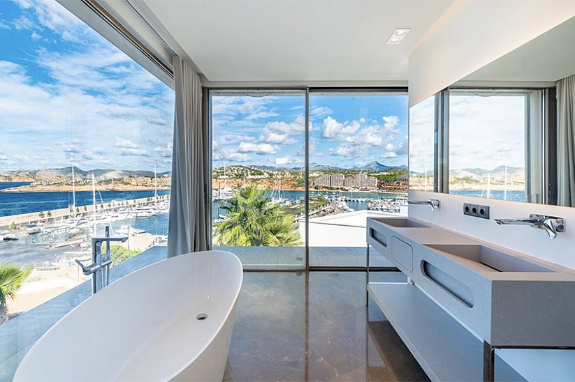 Sale new Villa on the seafront in El Toro (Mallorca). The living area of 607 sq.m.