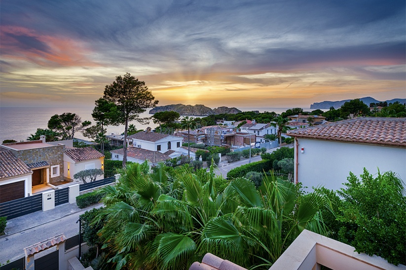 New villa with stunning sea views in Santa Ponsa