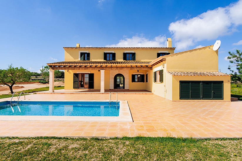 Superb traditional finca with pool at Santanyi