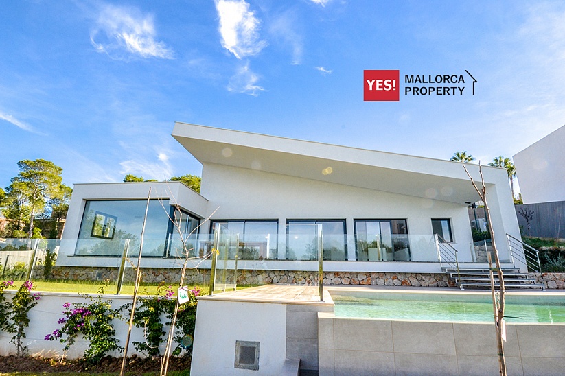 New Villa for sale in Cala Vinyes (Mallorca). With pool and garden. Living area 240 sq.m