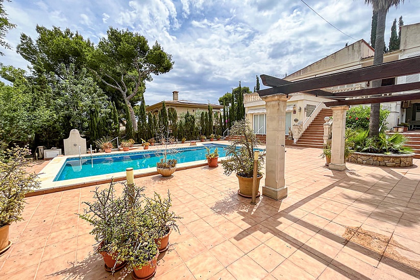 Family villa with garden and pool in Santa Ponsa