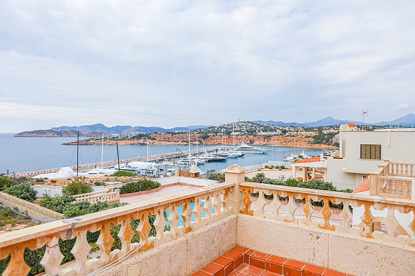 Villa on the first line of the sea in Port Adriano