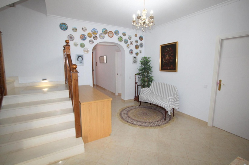 6 bedroom villa with large plot in Palma