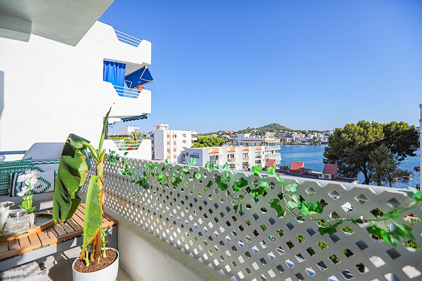 Luxurious 2 bedroom apartment with sea views in Santa Ponsa