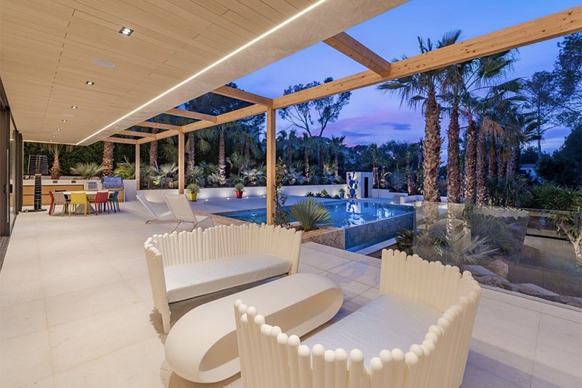 Top quality villa with indoor pool and spa in a highly desirable area of Santa Ponsa