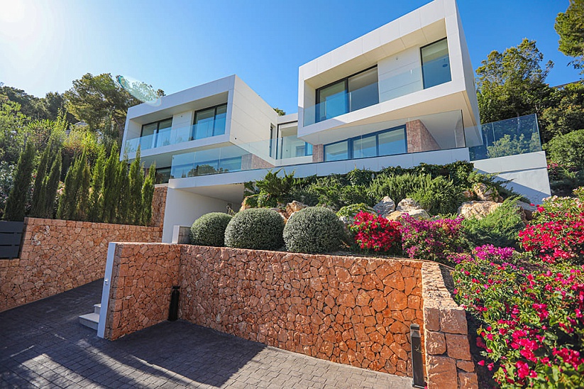New modern style villa with sea views in Costa den Blanes