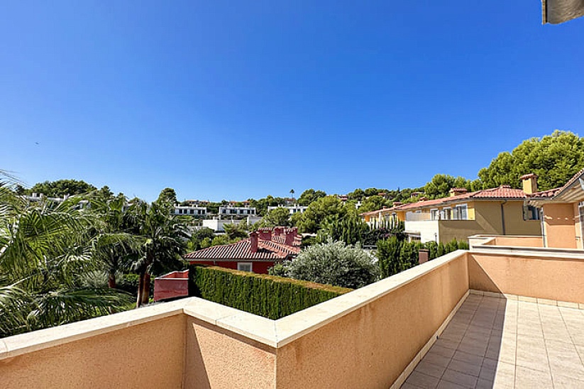 Wonderful semi-detached house in a gated community in Cala Vynes