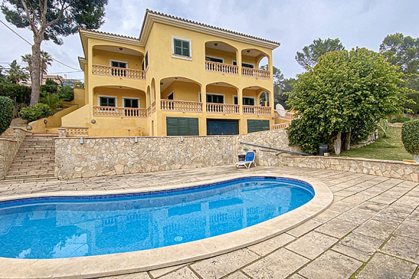 Spacious villa with pool in Cala Vines