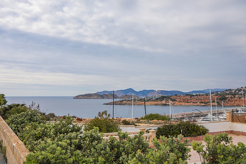 Villa on the first line of the sea in Port Adriano