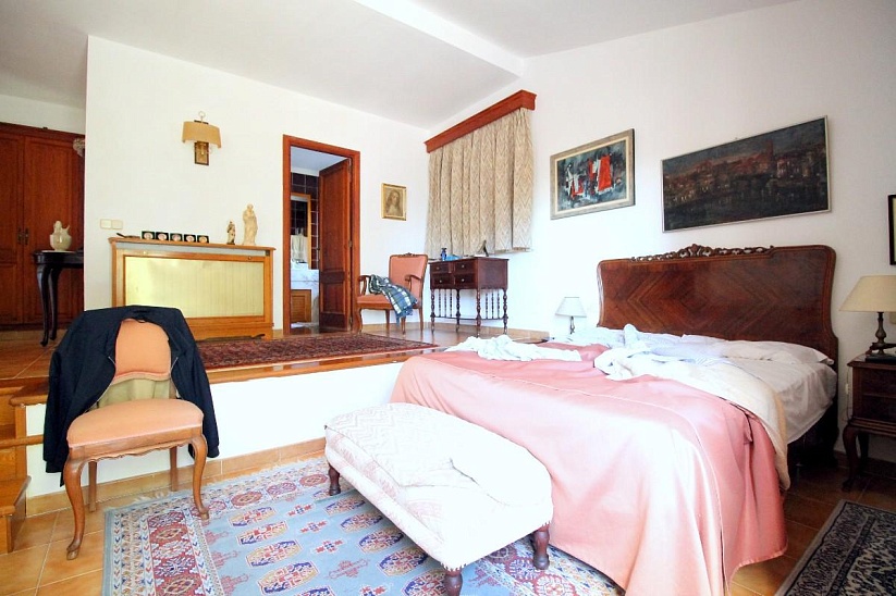 9 Bedroom villa in Cas Català