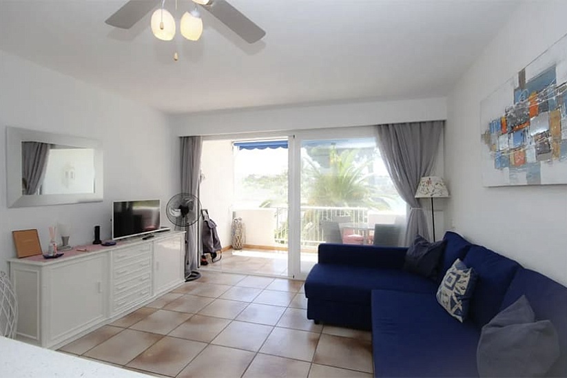 Apartment in the front line in Santa Ponsa with direct beach access